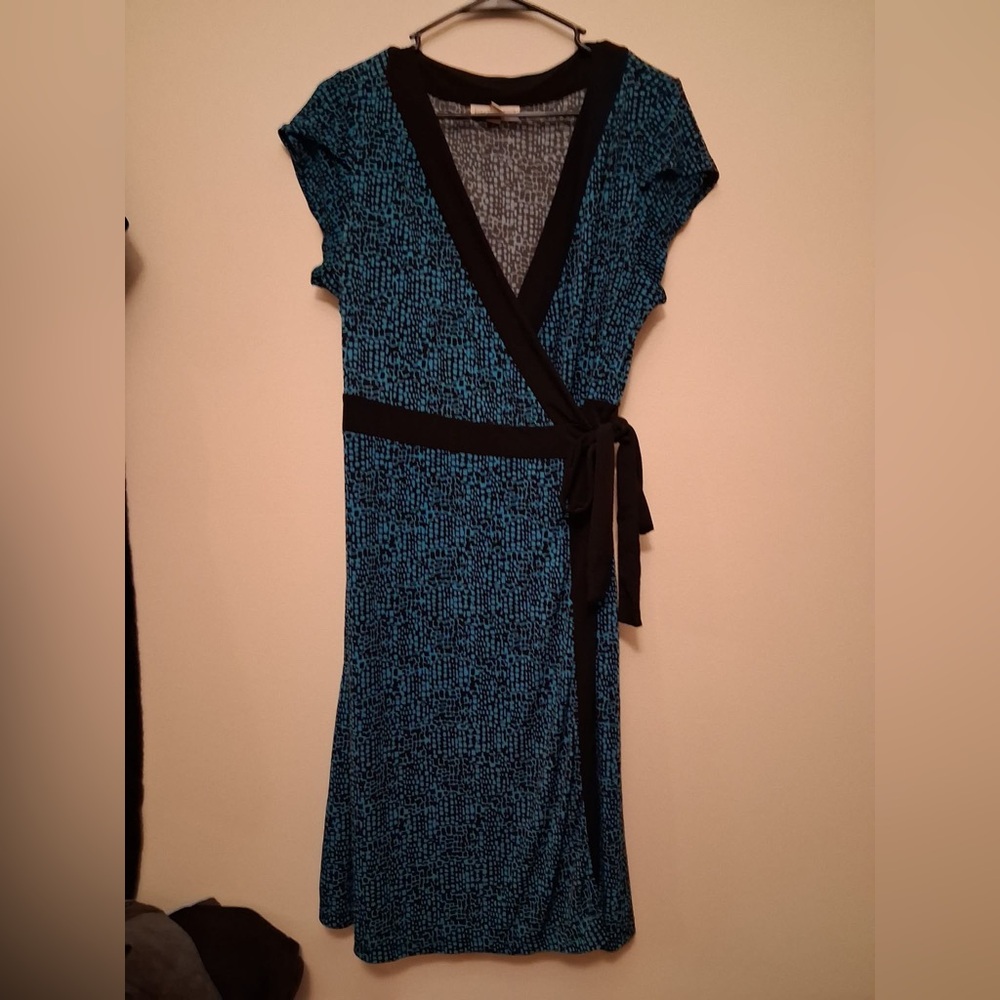 Dana Buchman Black and Blue Wrap Midi Dress